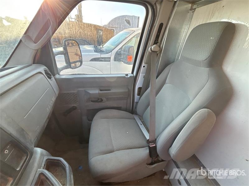 Ford E-450 4x2 Van Truck Sanduk kamioni