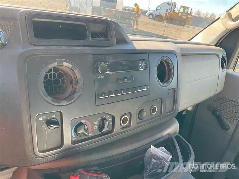 Ford E-450 4x2 Van Truck 厢式货车