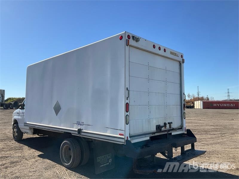 Ford E-450 4x2 Van Truck 厢式货车
