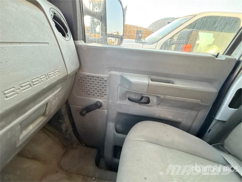 Ford E-450 4x2 Van Truck Sanduk kamioni