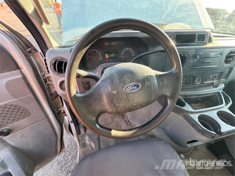 Ford E-450 4x2 Van Truck Sanduk kamioni
