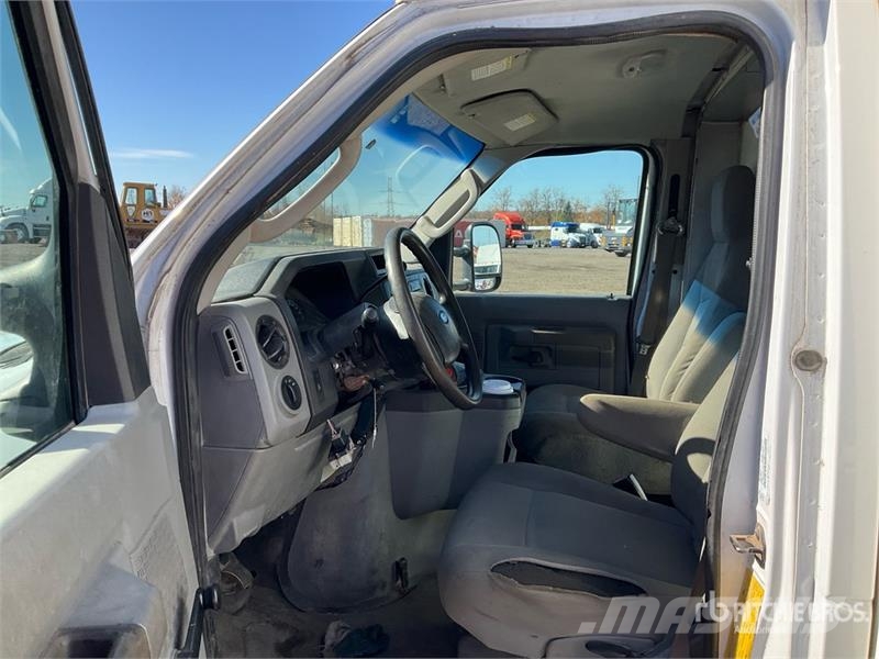 Ford E-450 4x2 Van Truck 厢式货车