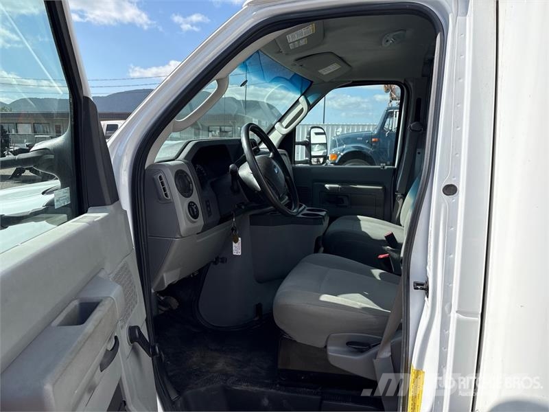 Ford E-450 4x2 Van Truck Skåpbilar