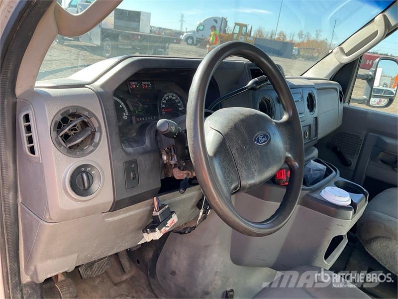 Ford E-450 4x2 Van Truck 厢式货车
