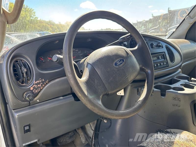 Ford E-450 Super Duty 4x2 Moving Van Truck Furgoonautod