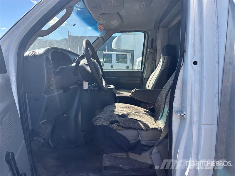 Ford E-450 Super Duty 4x2 Moving Van Truck Furgoonautod