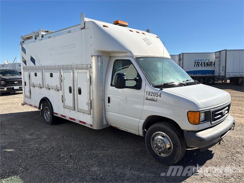 Ford E450 4x2 Service Truck (Inoperable) Komunalna vozila za opštu namenu