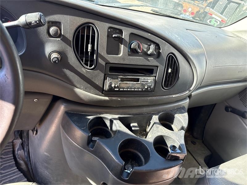Ford E450 4x2 Utility Truck (Inoperable) شاحنات خفيفة/مفصلية الجوانب