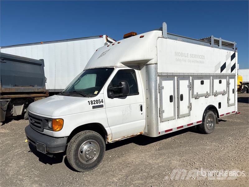 Ford E450 4x2 Utility Truck (Inoperable) شاحنات خفيفة/مفصلية الجوانب