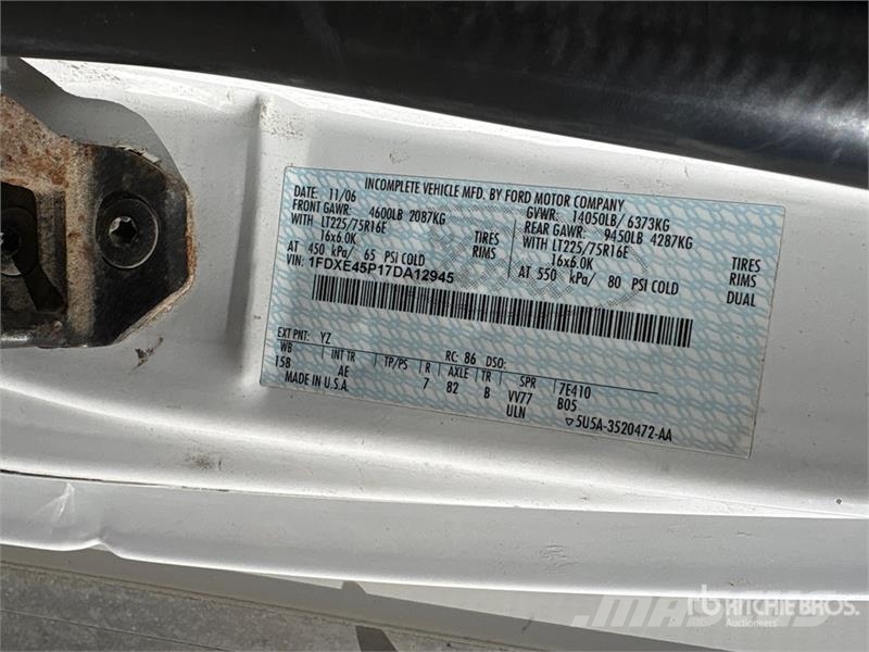 Ford E450 4x2 Utility Truck (Inoperable) شاحنات خفيفة/مفصلية الجوانب