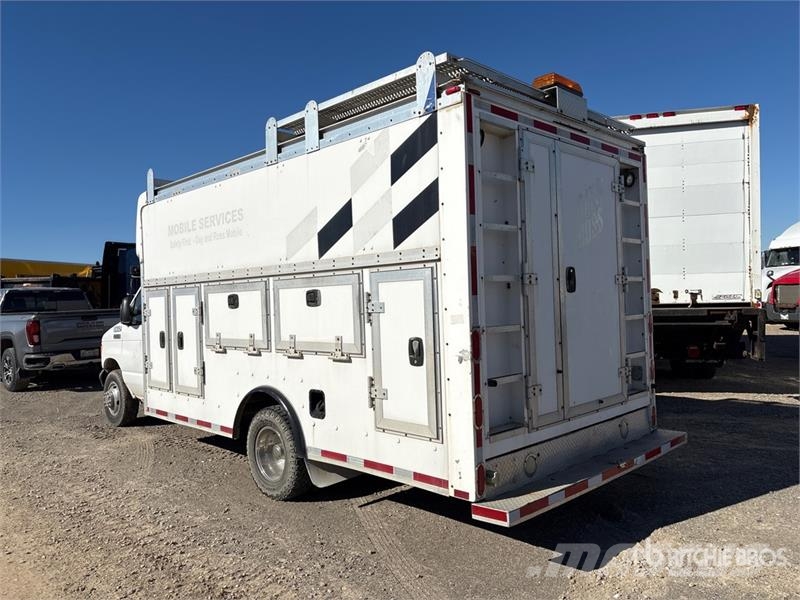 Ford E450 4x2 Utility Truck (Inoperable) شاحنات خفيفة/مفصلية الجوانب