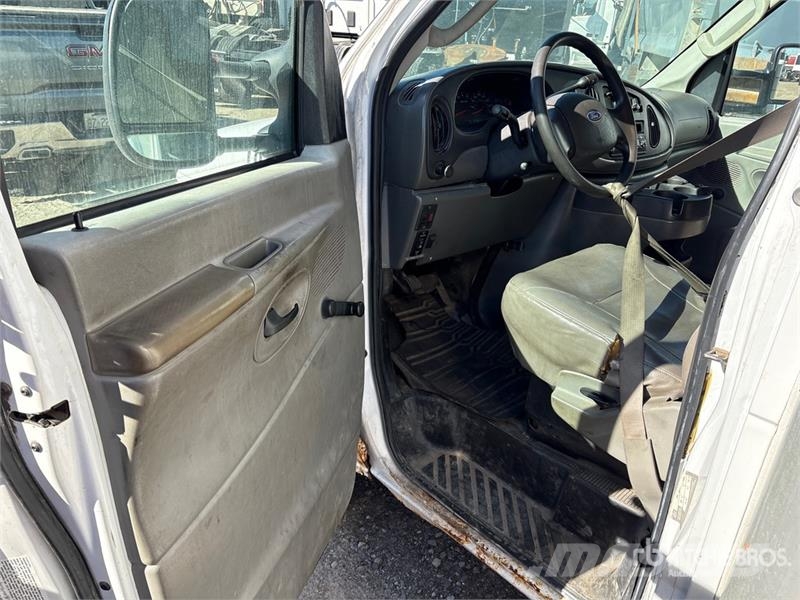 Ford E450 4x2 Utility Truck (Inoperable) شاحنات خفيفة/مفصلية الجوانب