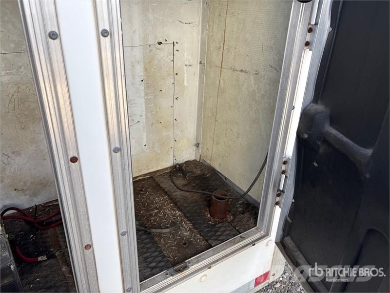 Ford E450 4x2 Utility Truck (Inoperable) شاحنات خفيفة/مفصلية الجوانب