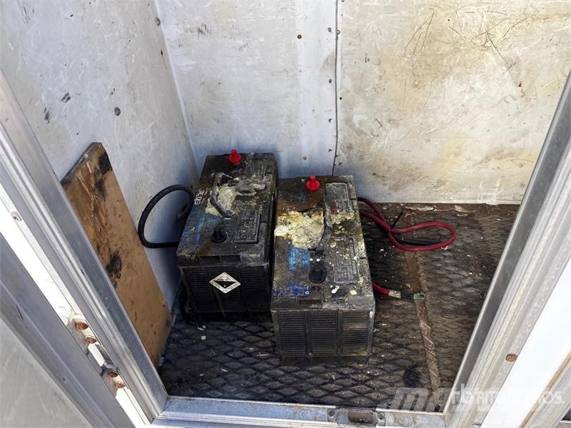 Ford E450 4x2 Utility Truck (Inoperable) شاحنات خفيفة/مفصلية الجوانب