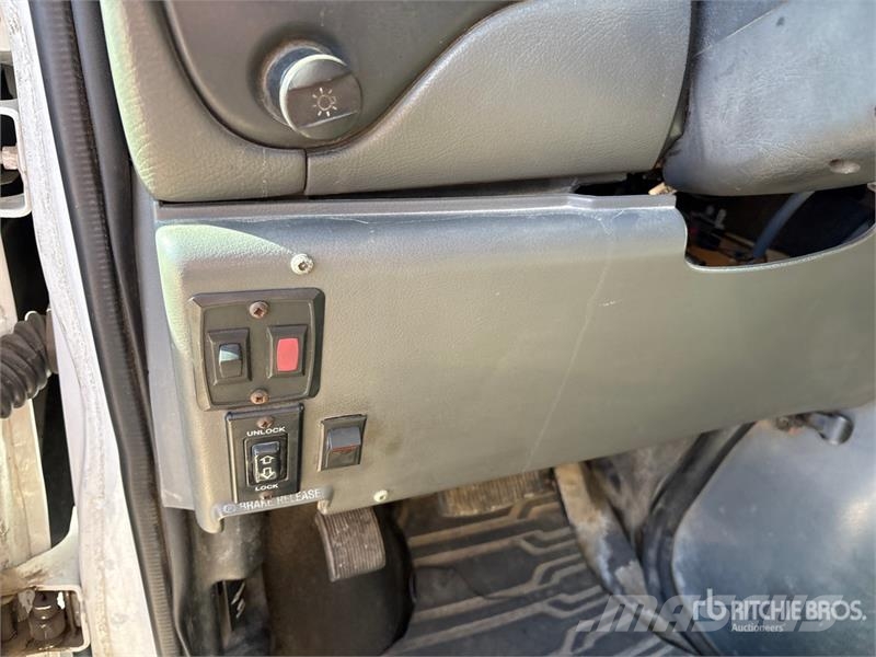 Ford E450 4x2 Utility Truck (Inoperable) شاحنات خفيفة/مفصلية الجوانب