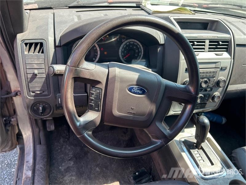 Ford Escape سيارات