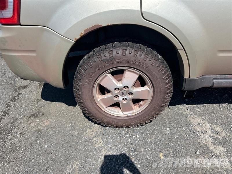 Ford Escape سيارات