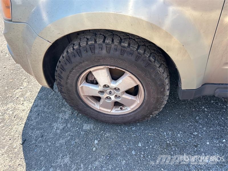 Ford Escape سيارات