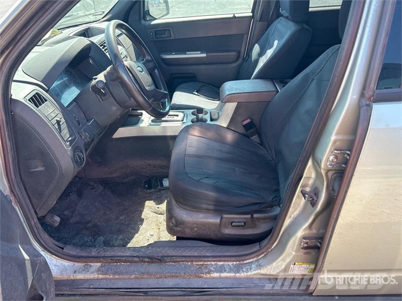 Ford Escape سيارات