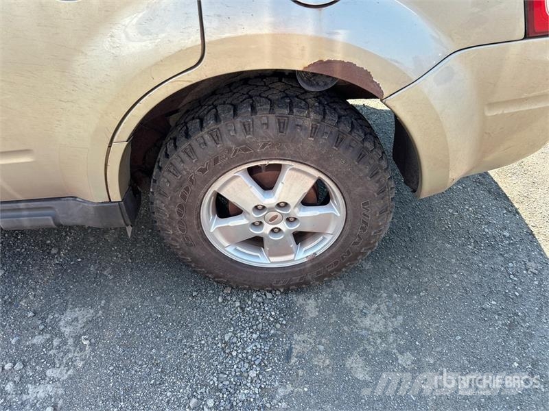 Ford Escape سيارات