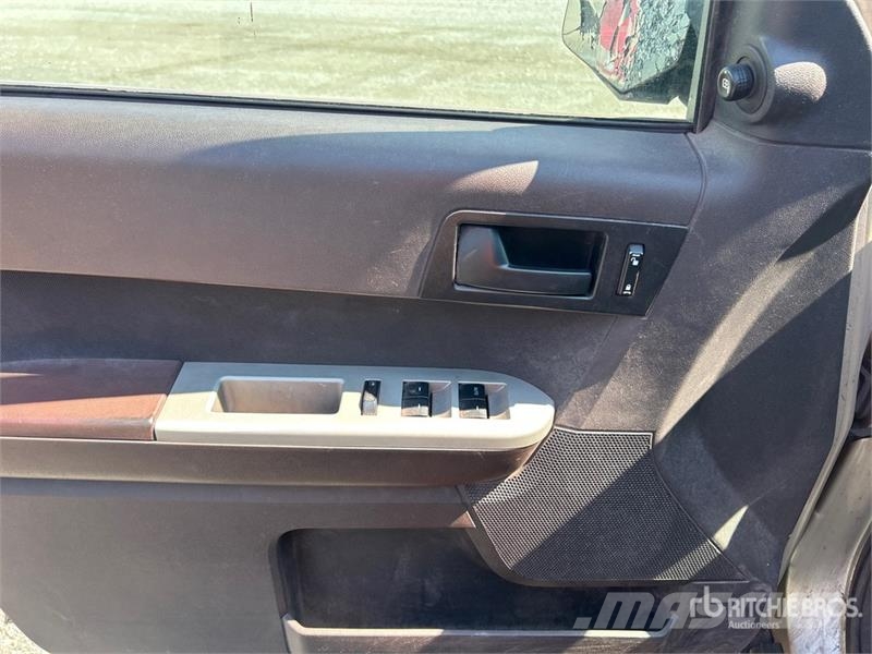 Ford Escape سيارات