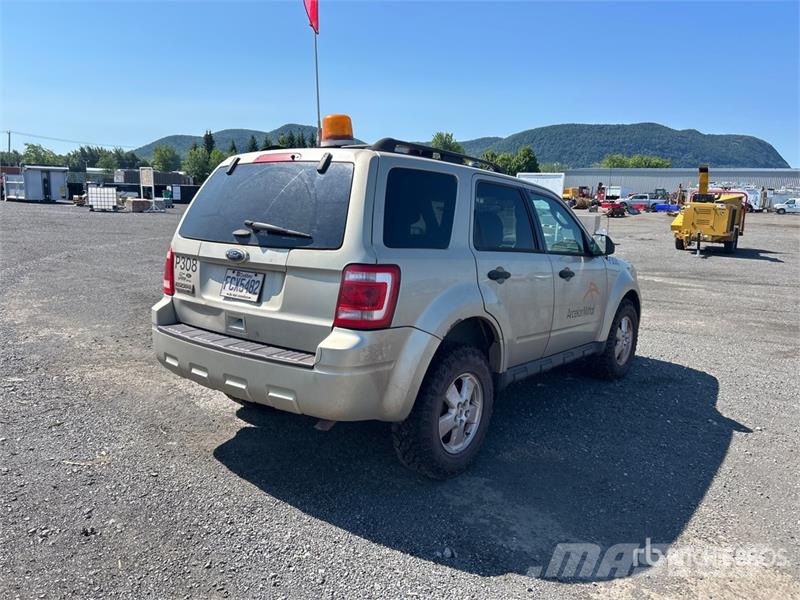 Ford Escape سيارات