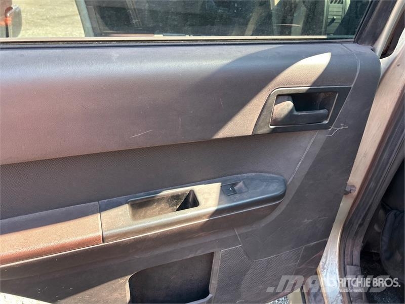 Ford Escape سيارات