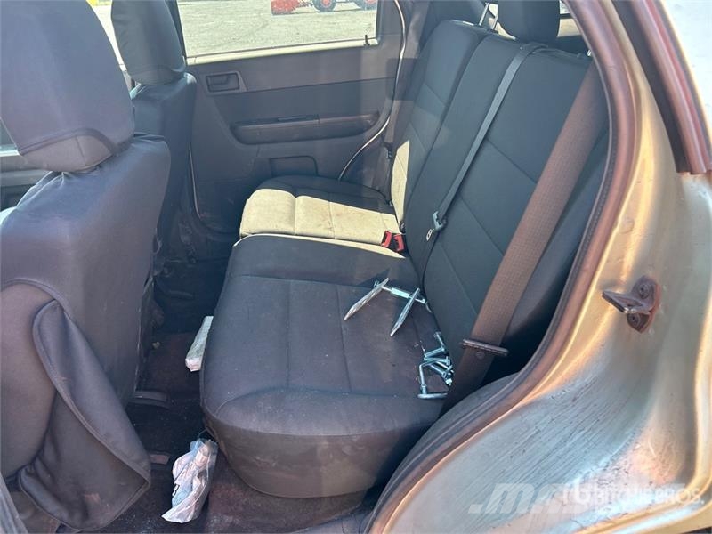 Ford Escape سيارات