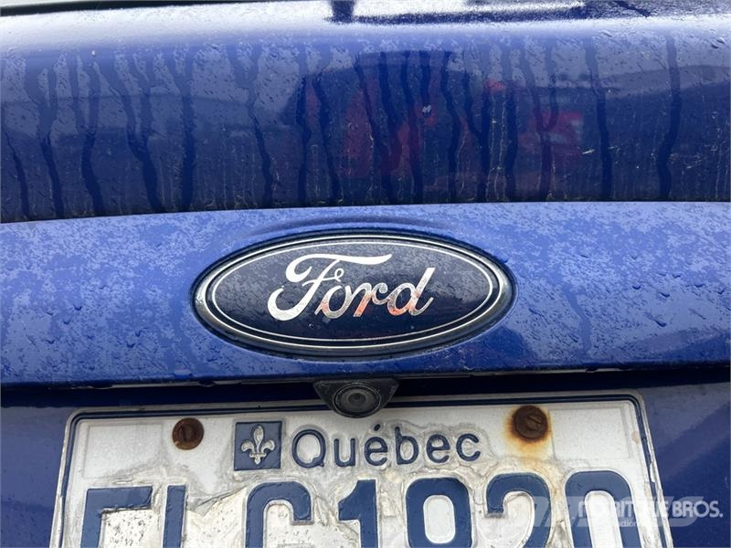 Ford Escape 2WD SUV Automobili