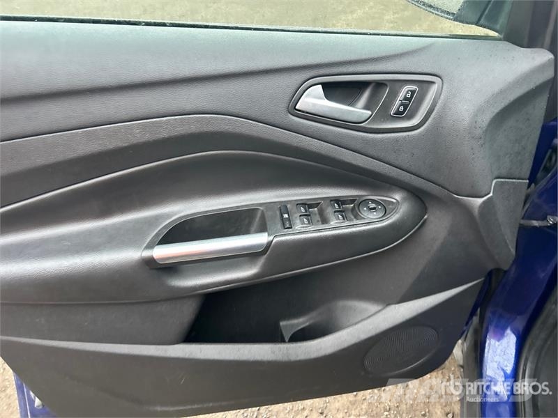 Ford Escape 2WD SUV Automobili