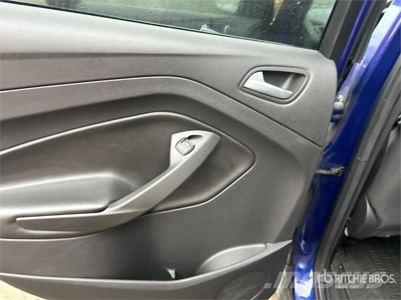 Ford Escape 2WD SUV Automobili
