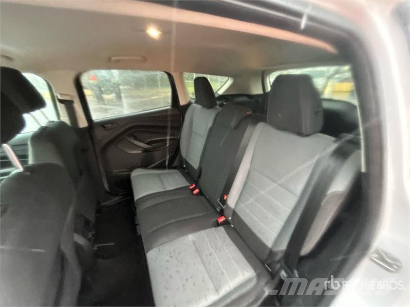Ford Escape AWD 4WD SUV Automobily