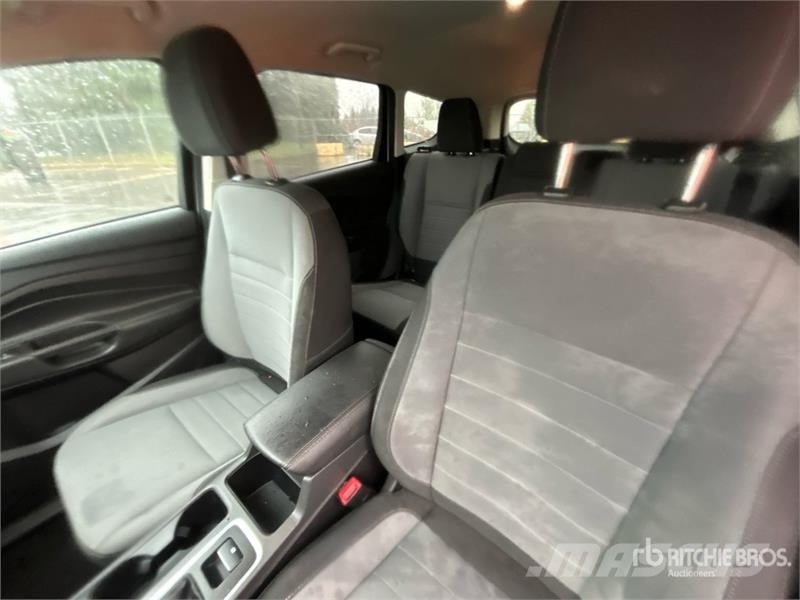 Ford Escape AWD 4WD SUV Automobily