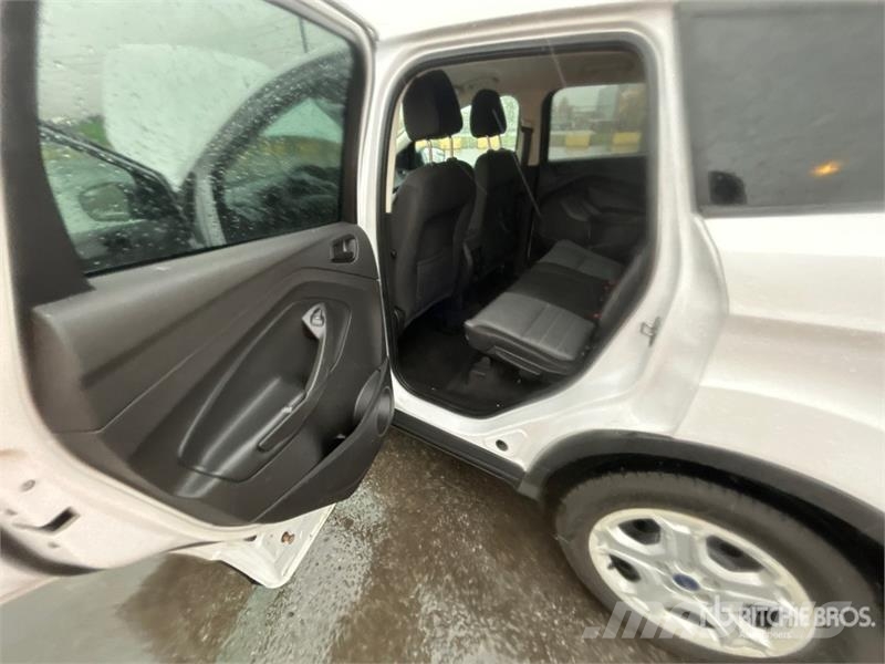 Ford Escape AWD 4WD SUV Automobily