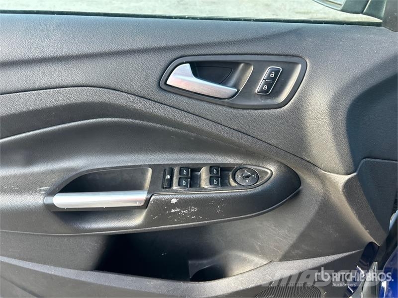 Ford Escape SE 2WD SUV Automobili
