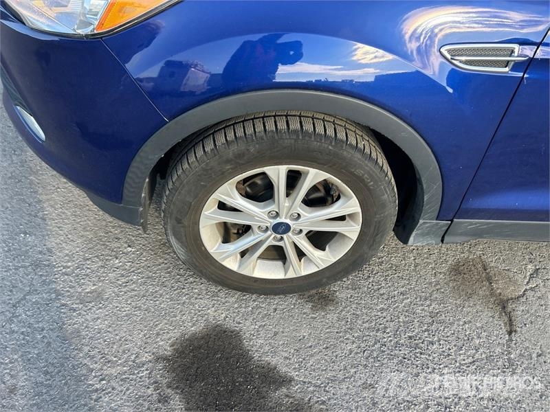 Ford Escape SE 2WD SUV Automobili