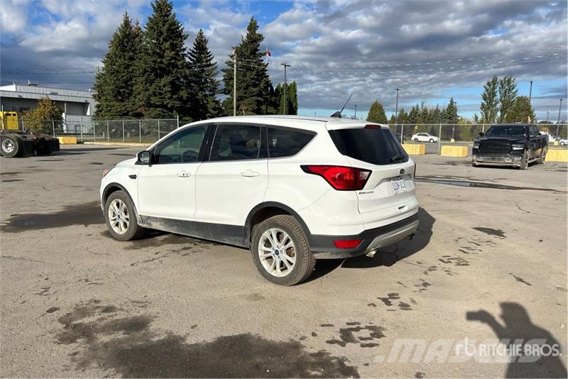 Ford Escape SE 4WD SUV 汽车