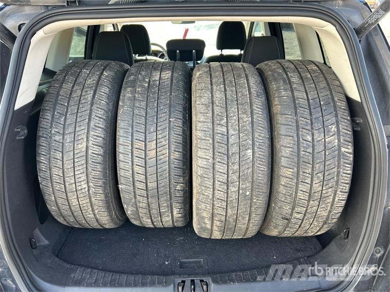 Ford Escape SE 4WD SUV 汽车