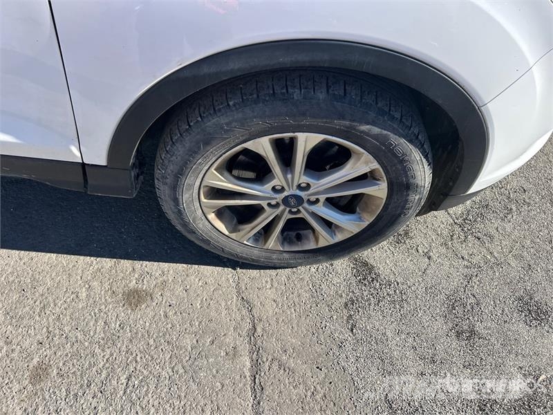 Ford Escape SE 4WD SUV Automobili