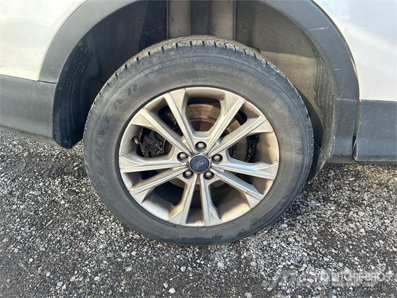 Ford Escape SE AWD SUV Kistehergépjárművek
