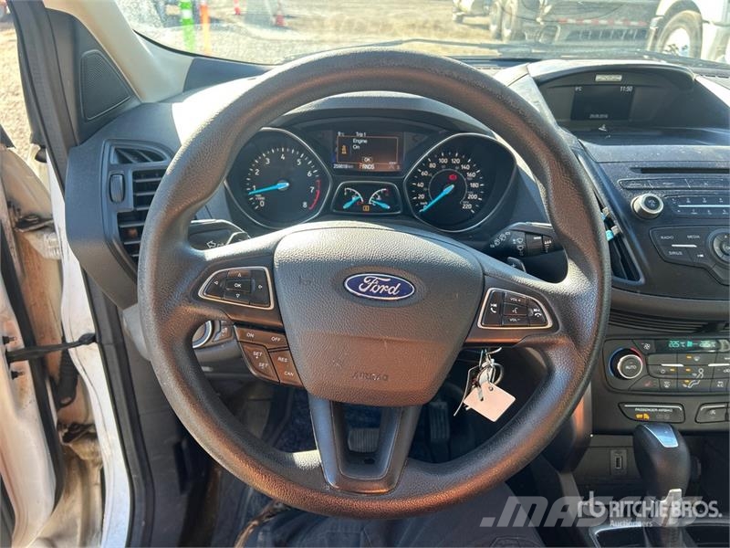 Ford Escape SE AWD SUV Kistehergépjárművek