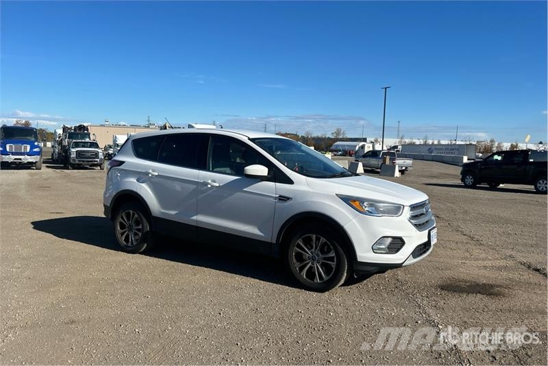 Ford Escape SE AWD SUV Kistehergépjárművek