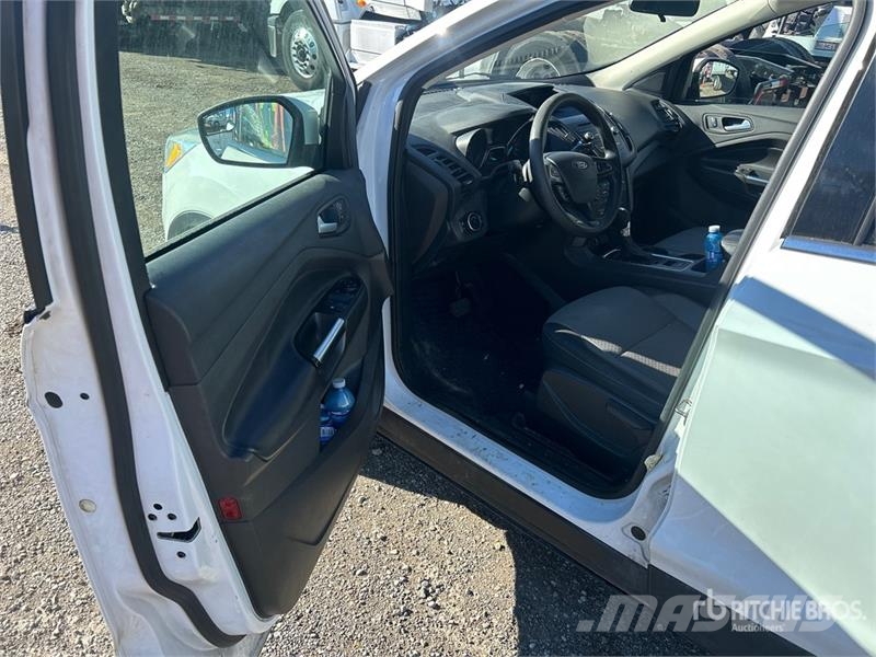 Ford Escape SE AWD SUV Kistehergépjárművek