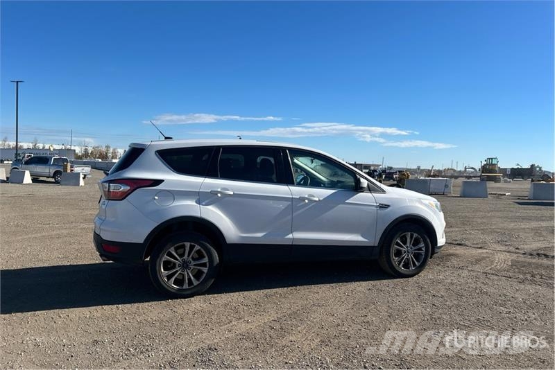 Ford Escape SE AWD SUV Kistehergépjárművek