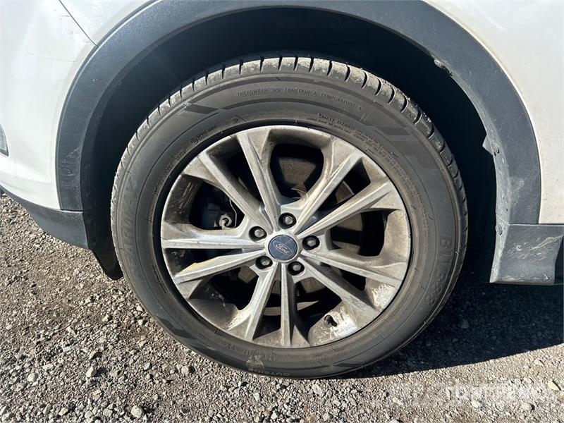 Ford Escape SE AWD SUV Kistehergépjárművek