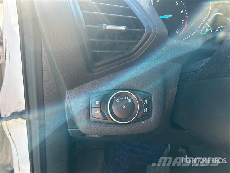 Ford Escape SE AWD SUV Kistehergépjárművek