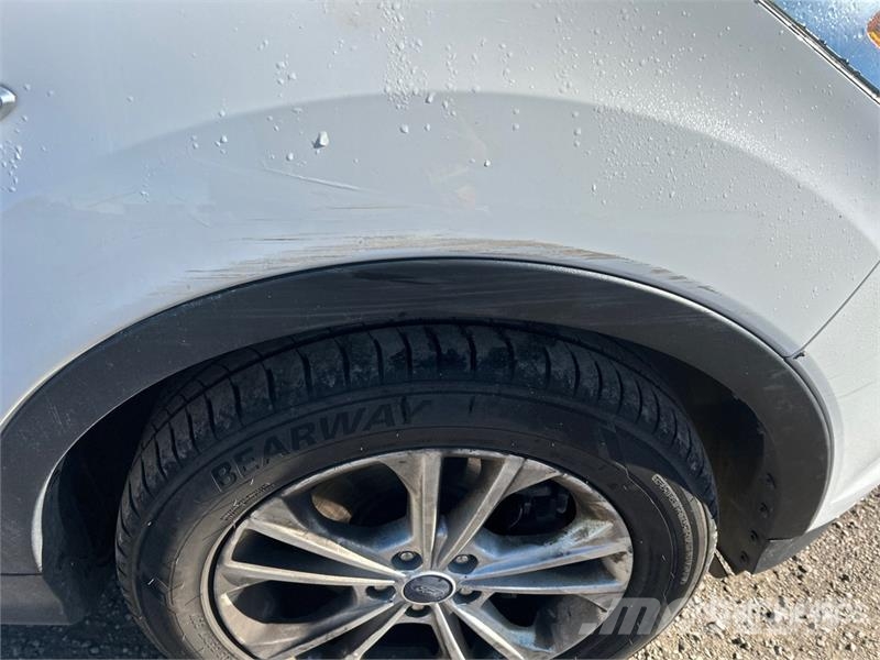 Ford Escape SE AWD SUV Kistehergépjárművek