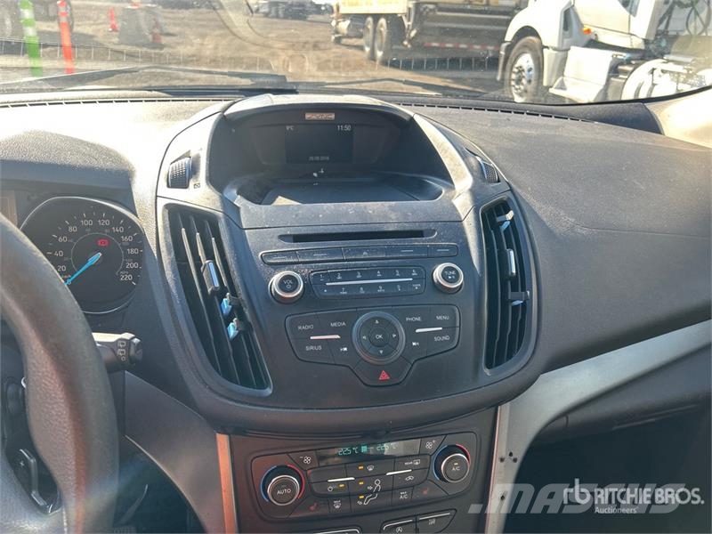 Ford Escape SE AWD SUV Kistehergépjárművek