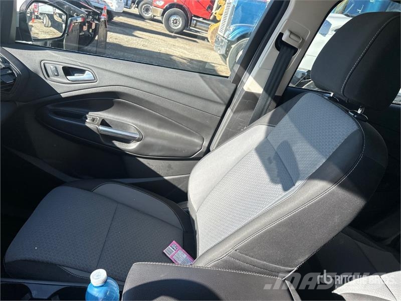 Ford Escape SE AWD SUV Kistehergépjárművek