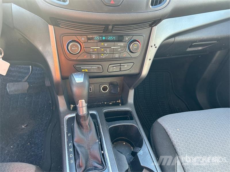 Ford Escape SE AWD SUV Kistehergépjárművek